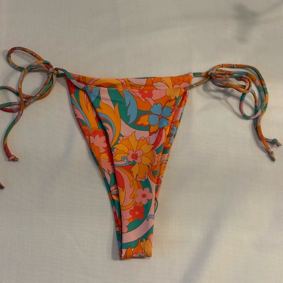 NWT Skatie Brand Bikini Bottoms. Elsa Style Bottoms, Nadi Print. size Medium - Picture 4 of 5